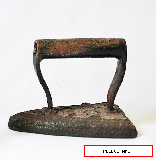 Antigua plancha de hierro. Y. R. C