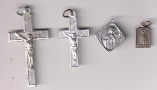 Lote de 2 Cruces y 2 Medallas (Al-4,7 a 1,40 Cms.) Santa Teresita del N. Jesús y Regla