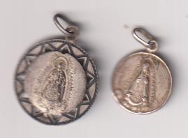 Nuestra Señora  de Consoladión de Utrera. Lote de 2 Medallas (2,2 y 1,6 cms.)