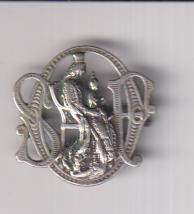 Virgen de los Reyes. Medalla troquelada de alfiler (AR 25 mms.)
