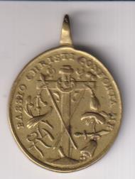 Pasión de Cristo confórtame. Medalla (AE 30 mm.) R/Inmaculada y Ley. latina. Siglo XVII