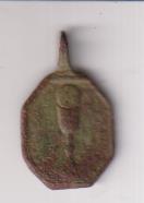 Jesús Nazareno. Medalla (AE 16 mm.) R/Cáliz. Siglo XVII