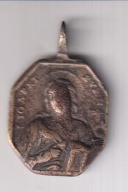 Virgen Gaudiosa. Medalla (AE 30 mm.) R/San Juan Evangelista. Siglo XVII. RARÍSIMA