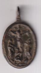 Dan Carlos Borromeo. Medalla (AE 27 mms.) R/ Crucificado y santos. Siglo XVII-XViii