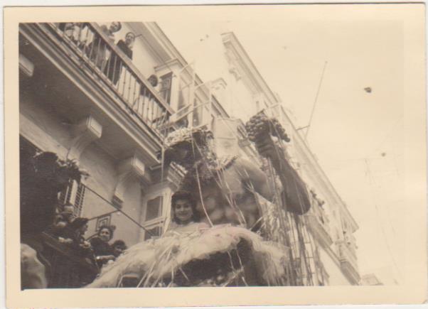Conchita Bautista. Fotografía (7,5x10, 5) Cádiz, Carnaval 1958 y firma de conchita Bautista