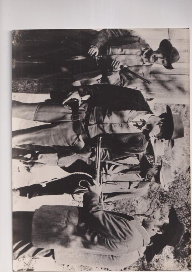 Duelo en el Barro. Fotocromo. Fotografía (18x24) de Don Murray y Richard egan. 1959. Al dorso tampón M. Información y turismo D. P. Barcelona