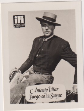 Antonio Vilar en Fuego en la sangre de IFI. Años 50. Al dorso: Publicidad Rollfilm de Infonal. Foto Postal (9,5x7 c.) Impecable